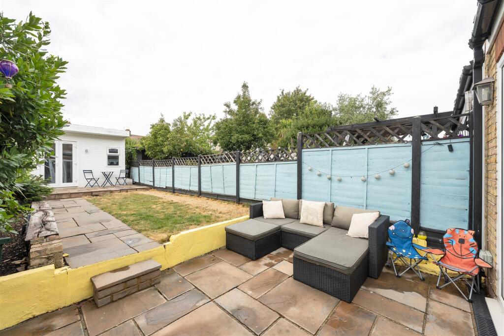 House in London, Chingford - More