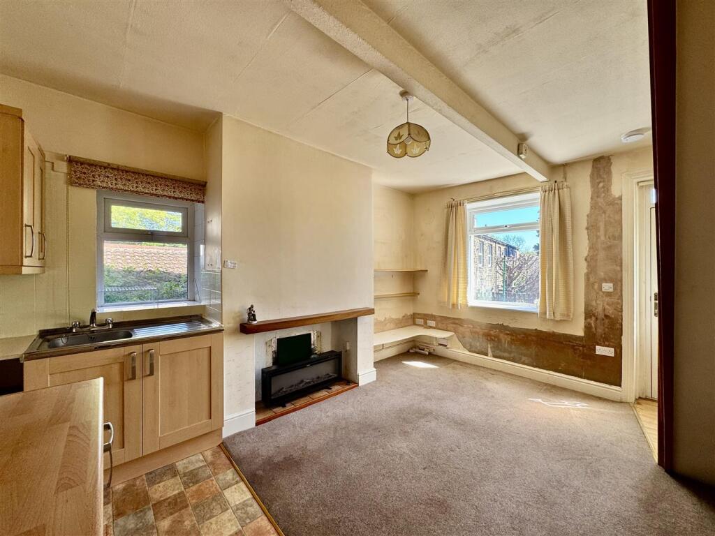 Fenay Lane, Almondbury, Huddersfield, HD5 8UN photo 2