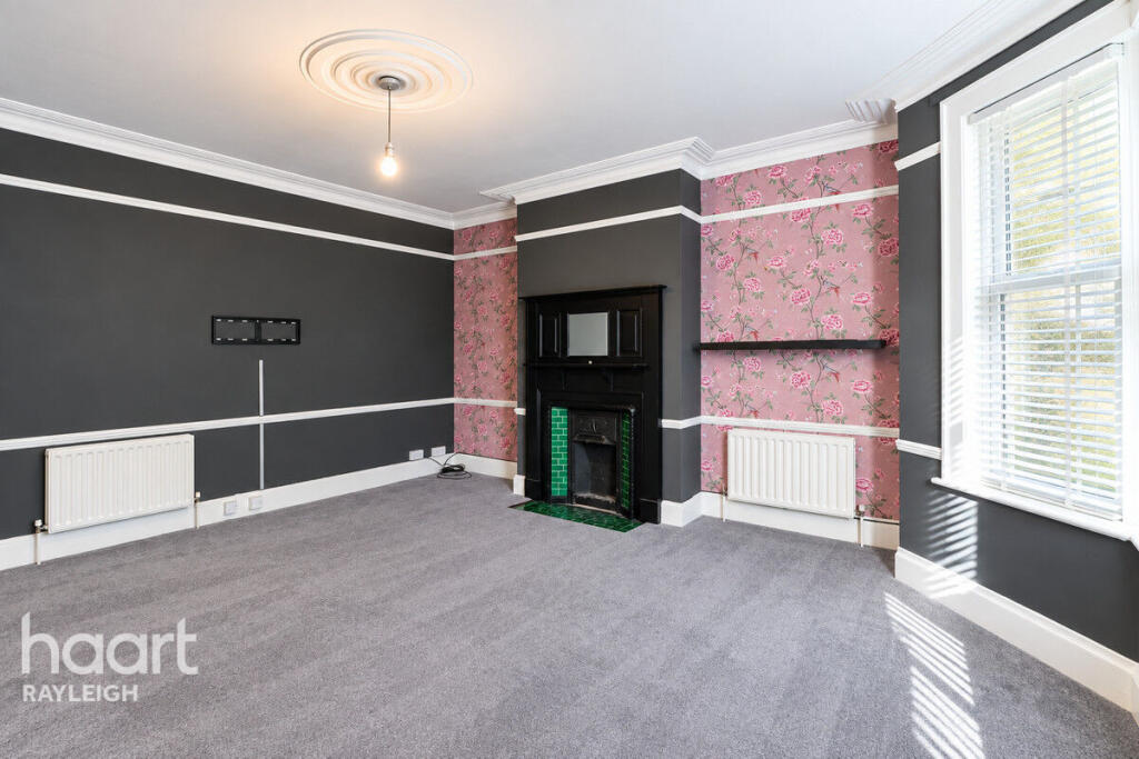 Apartment in Southend-on-Sea - View 4