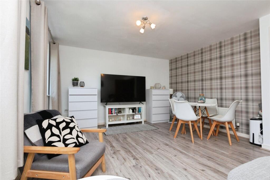 Apartment in Reading - View 2