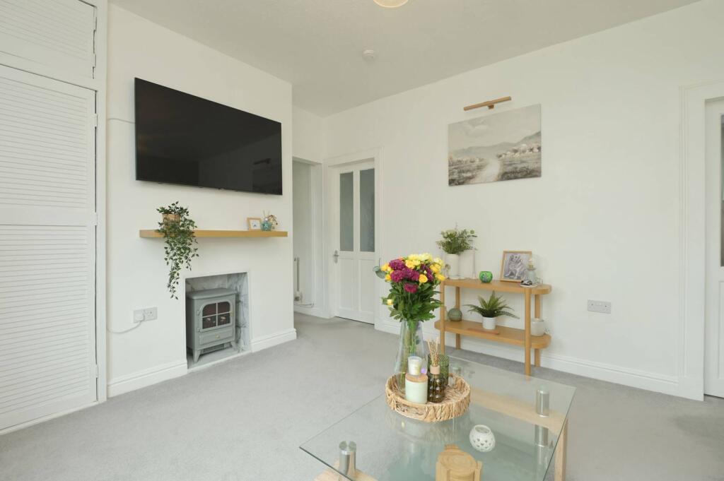 10 Restalrig Square, Restalrig, Edinburgh, EH7 6HA photo 4