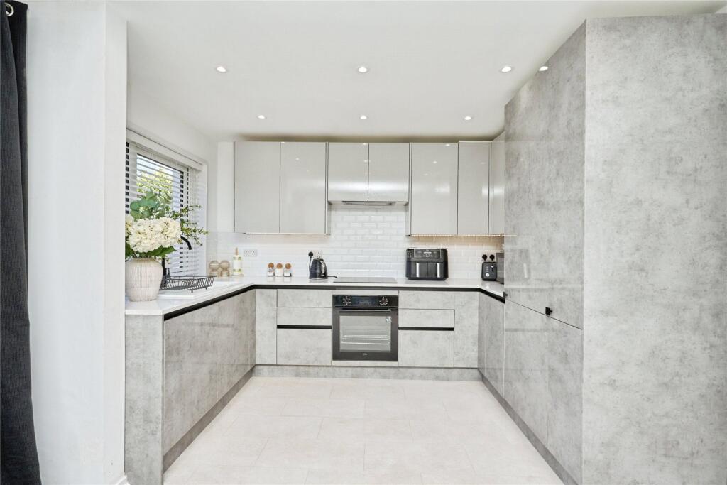 House in Cowes, Isle of Wight - View 2