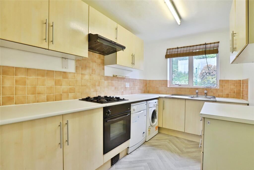 Mayford Road, POOLE, Dorset, BH12 photo 3