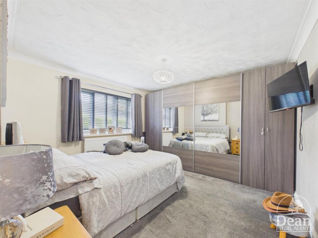 House in Gloucester - View 5