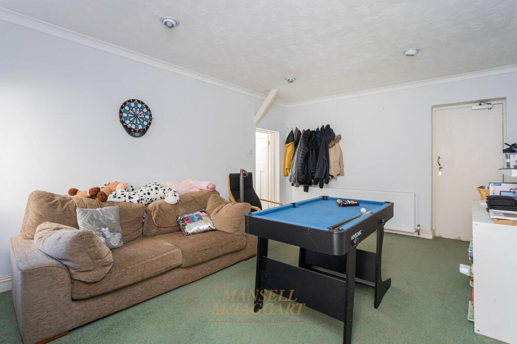Turners Hill Road, Worth, RH10 - More