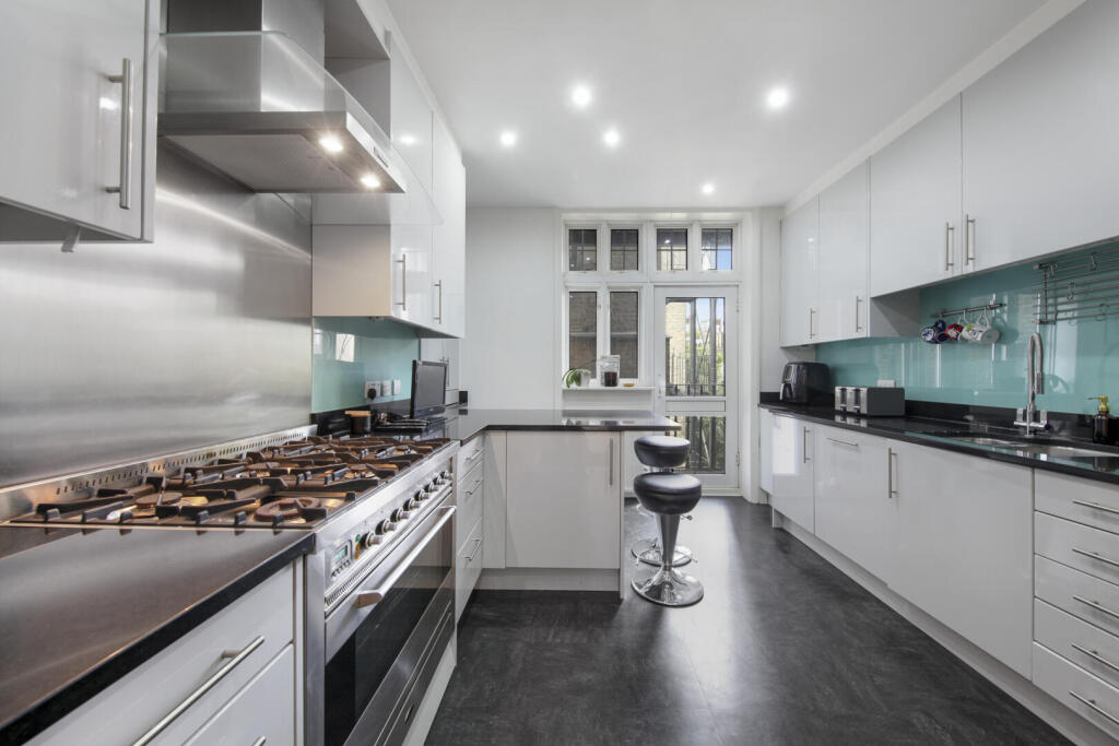 Apartment in London - More