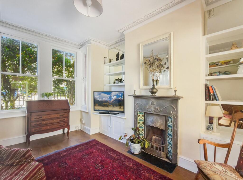 House in Brighton, Queen's Park - More