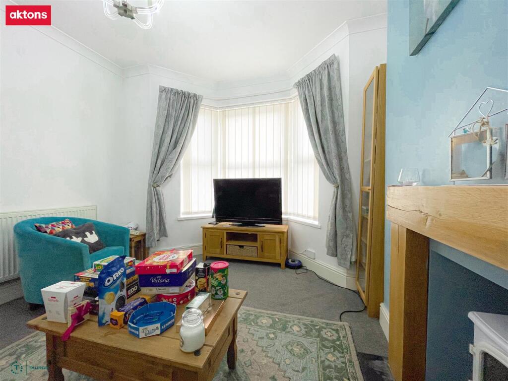 Bartlett Street, Caerphilly photo 3