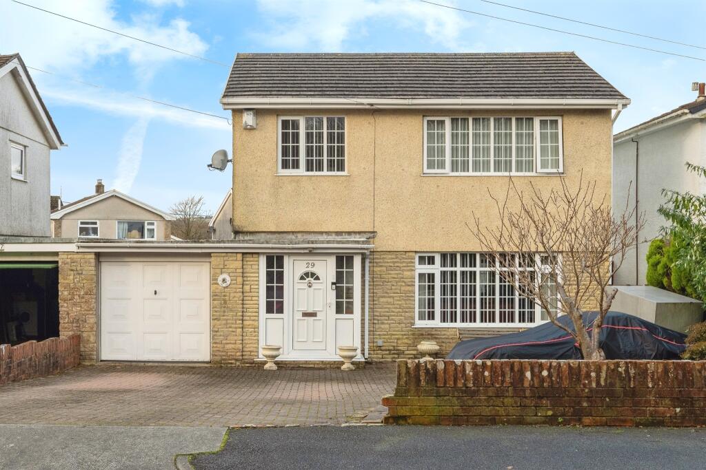 3-bed detached on Ashwood Drive, Pontardawe, SWANSEA, £320,000