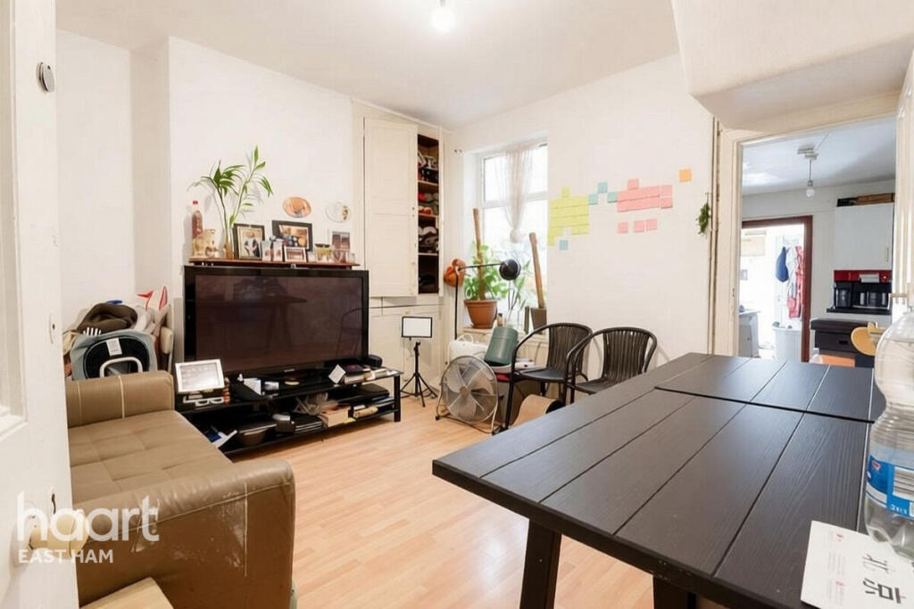 House in London, Manor Park - View 4