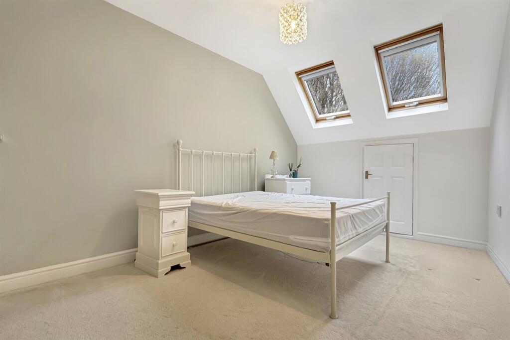 2 bedroom Terraced House in Chichester - View 6