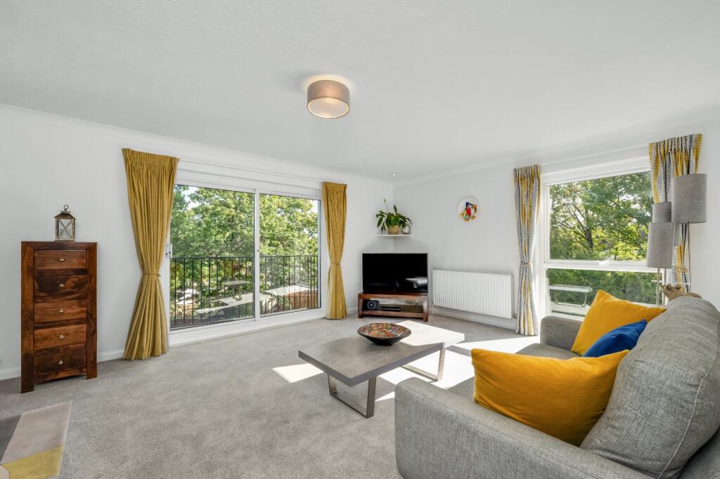 Apartment in Kingston upon Thames - View 4