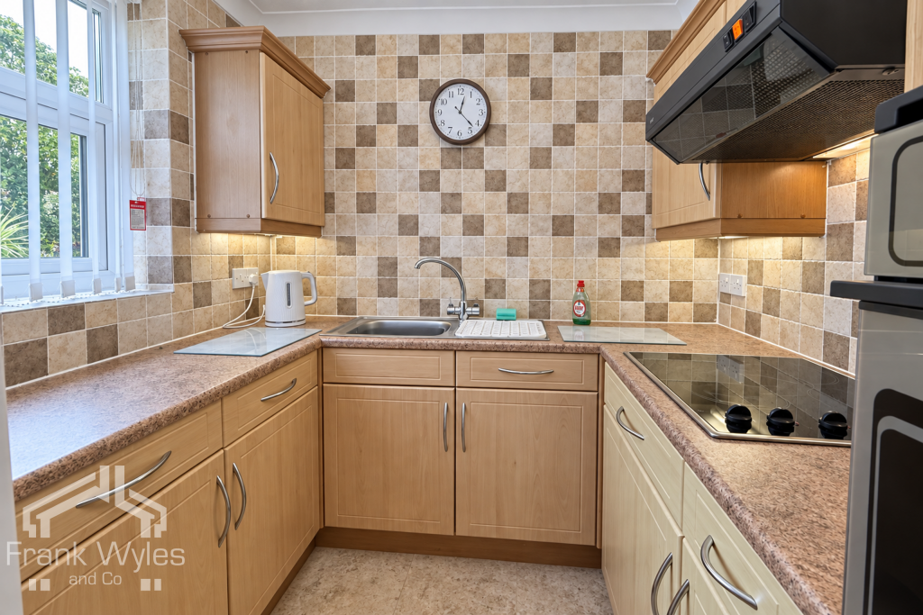 Flat 12, St. Andrews Court, St. Andrews Road North, Lytham St. Annes, Lancashire photo 3