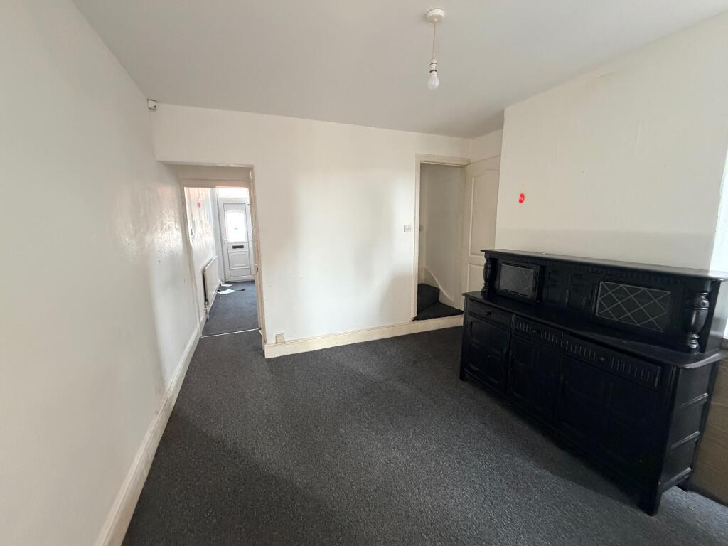 House in Mansfield, Nottinghamshire - View 3