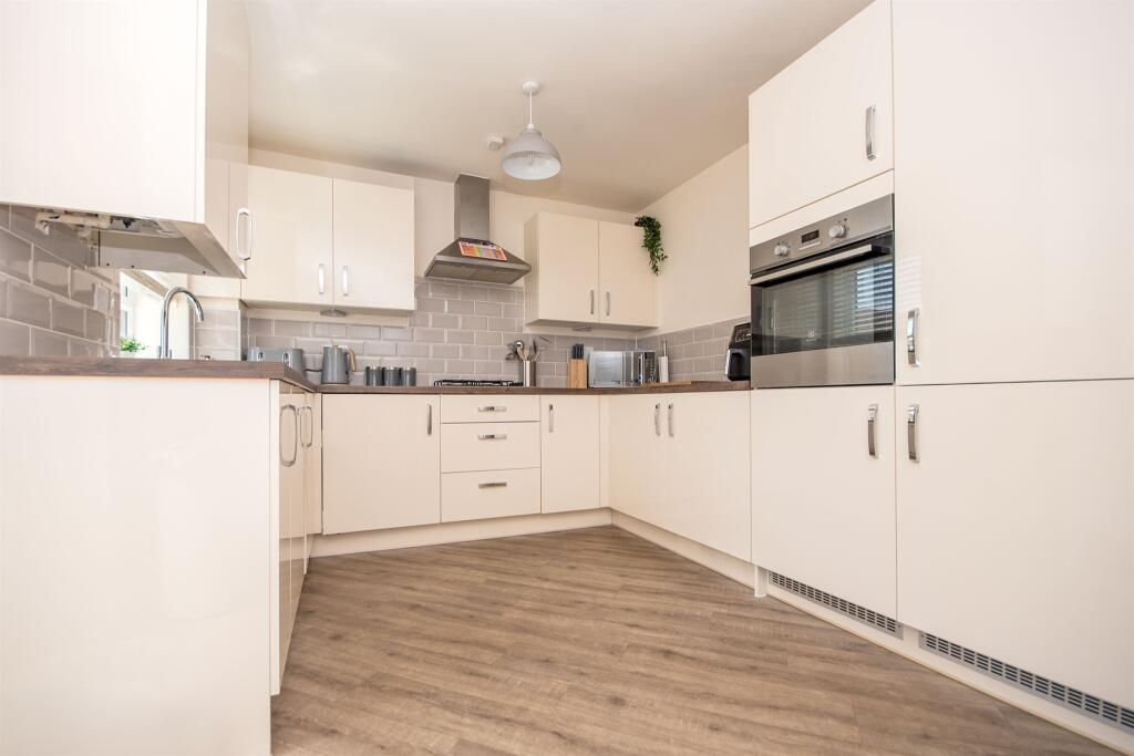 House in Kettering, Hanwood Park - View 4