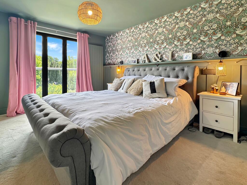 House in Portsmouth, Newport - View 5