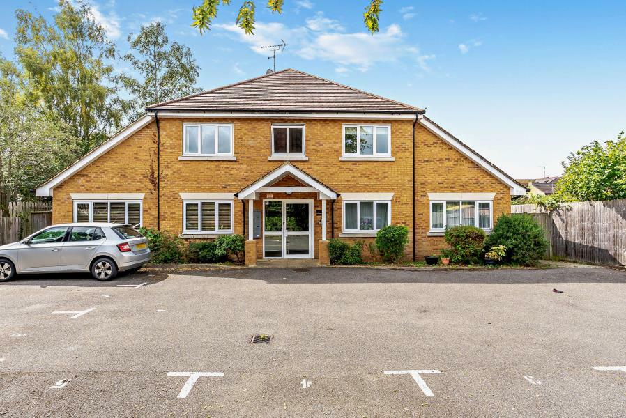 Main image of property: High Street, Northwood