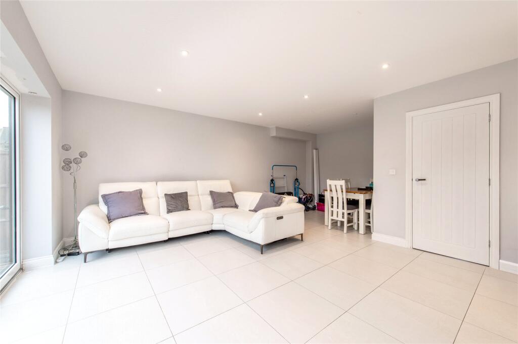 Old Perry Street, Northfleet, Gravesend, Kent, DA11 photo 3