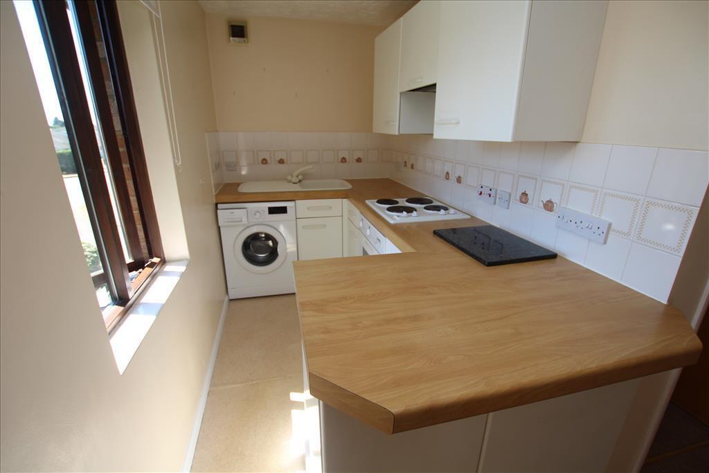 Willow Road, Potton, Sandy, SG19 photo 2