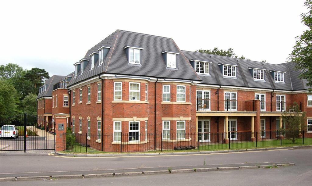 Main image of property: 22 Castlecroft House, Castlecroft Lane, Castlecroft, Wolverhampton