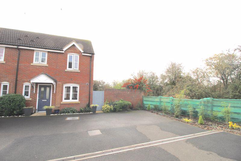 Main image of property: 3 Bedroom Semi Detached house to rent, Oakhurst
