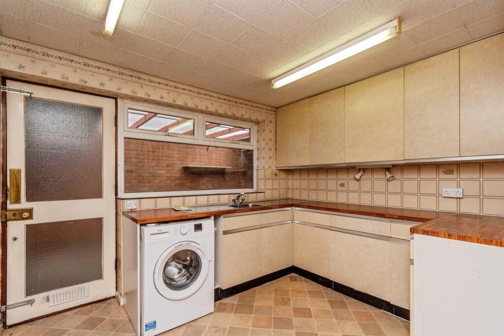 House in Walsall, West Midlands - More