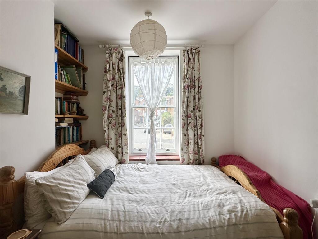Apartment in Tonbridge - More