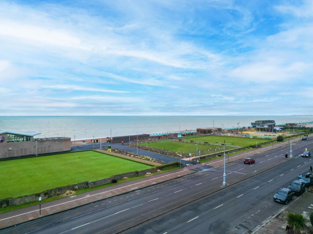 Apartment in Hove, Brighton and Hove - View 3