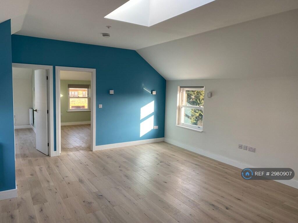 Apartment in Hemel Hempstead - View 4