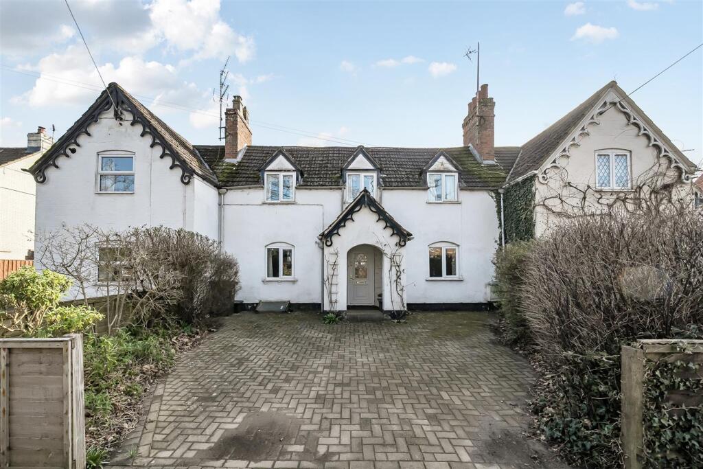 Main image of property: Eastfield Cottages, Devizes, SN10