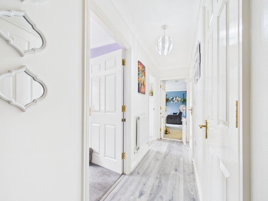 Apartment in Reading, Southcote - View 3