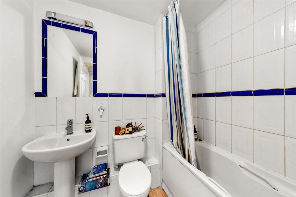 Apartment in London - View 5