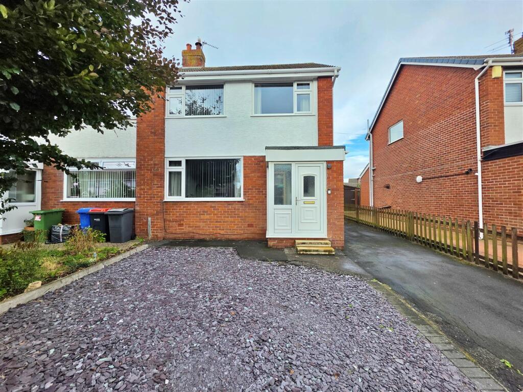 3-bed semi-detached on Lawnswood Avenue, Poulton-Le-Fylde, £240,000