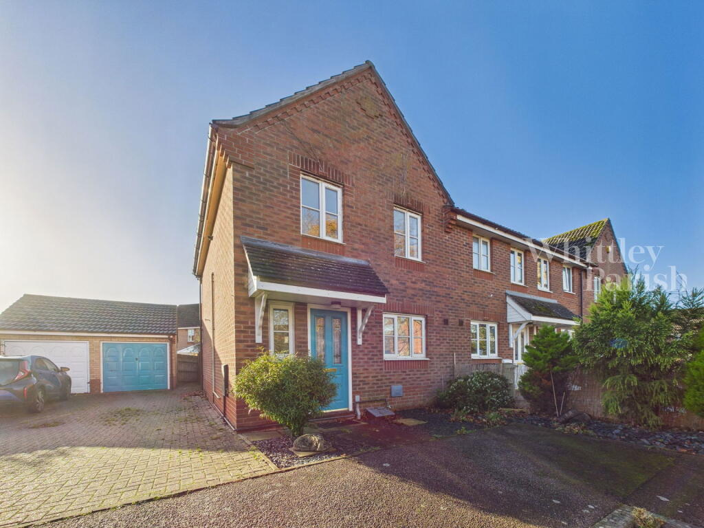 Main image of property: Mallow Close, Attleborough, NR17 1XZ
