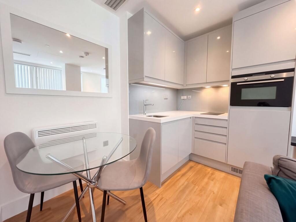 Apartment in London - View 2