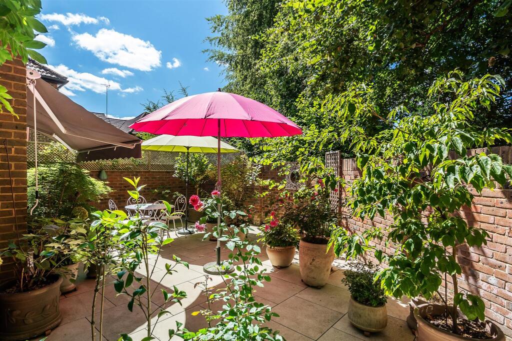 House in Kingston upon Thames - View 2