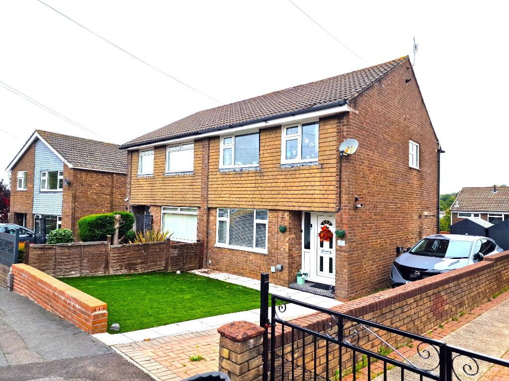 3-bed semi-detached on Caerbryn, PENTWYNMAWR, NEWBRIDGE, NP11, £260,000