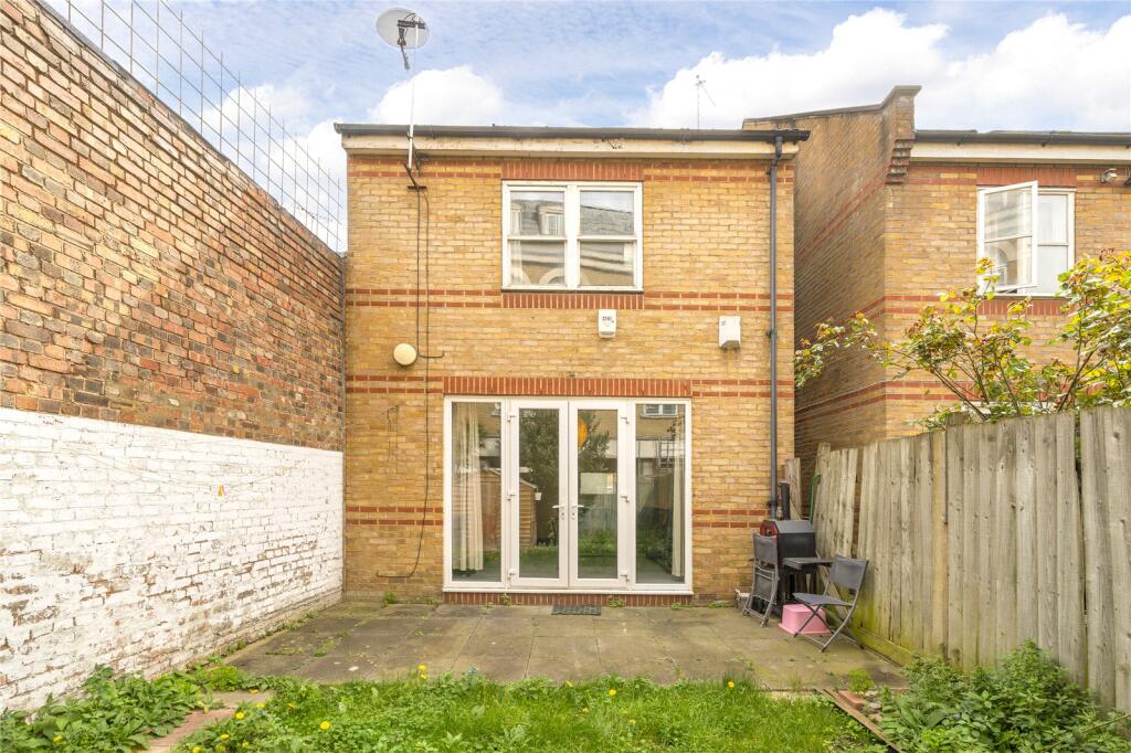 Louisa Gardens, Stepney, London, E1 - View 6