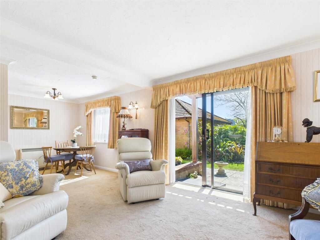 Apartment in Highcliffe-on-Sea, Highcliffe and Walkford - View 2