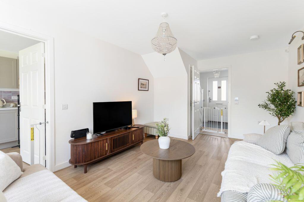 House in East Calder, Calderwood - View 3