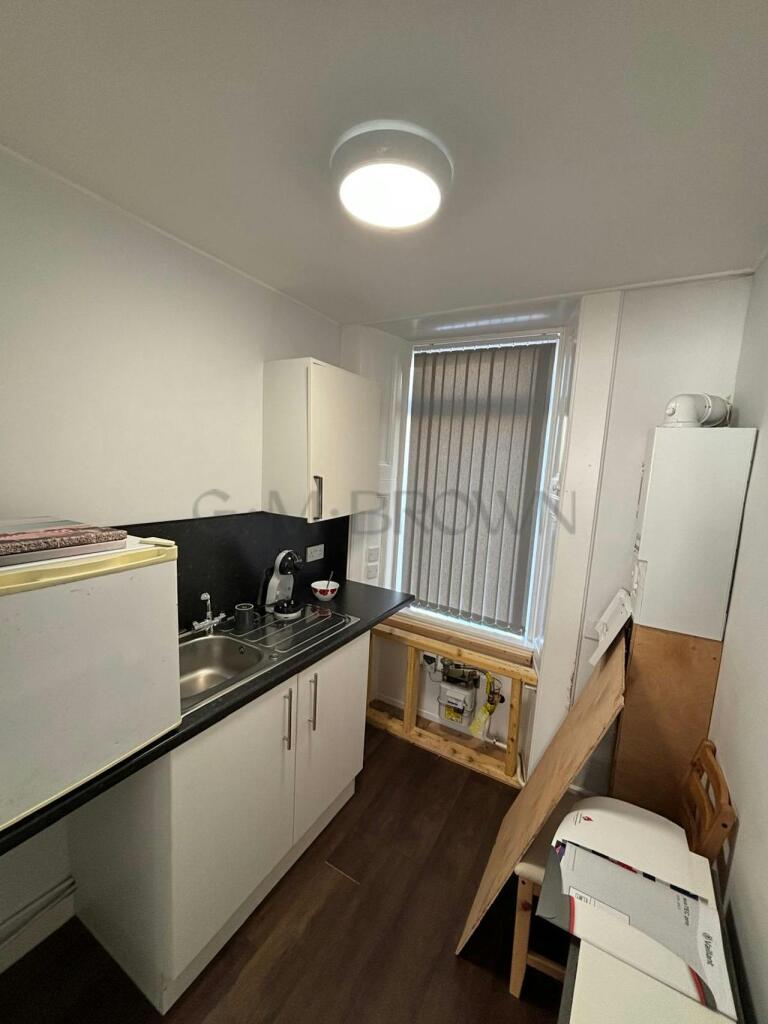 70 Back Sneddon Street