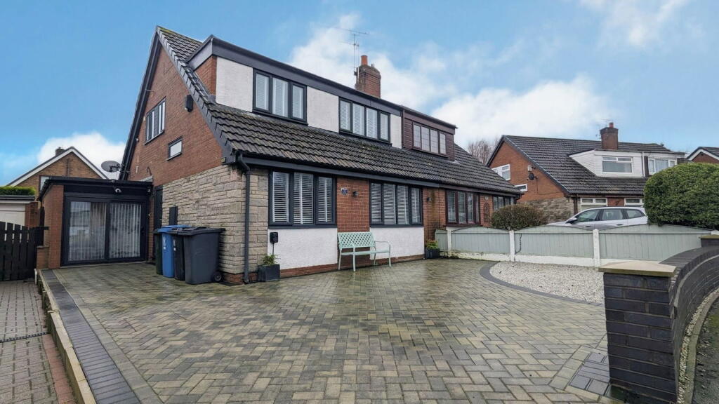 Main image of property: Tiverton Avenue, Skelmersdale, WN8 8PA