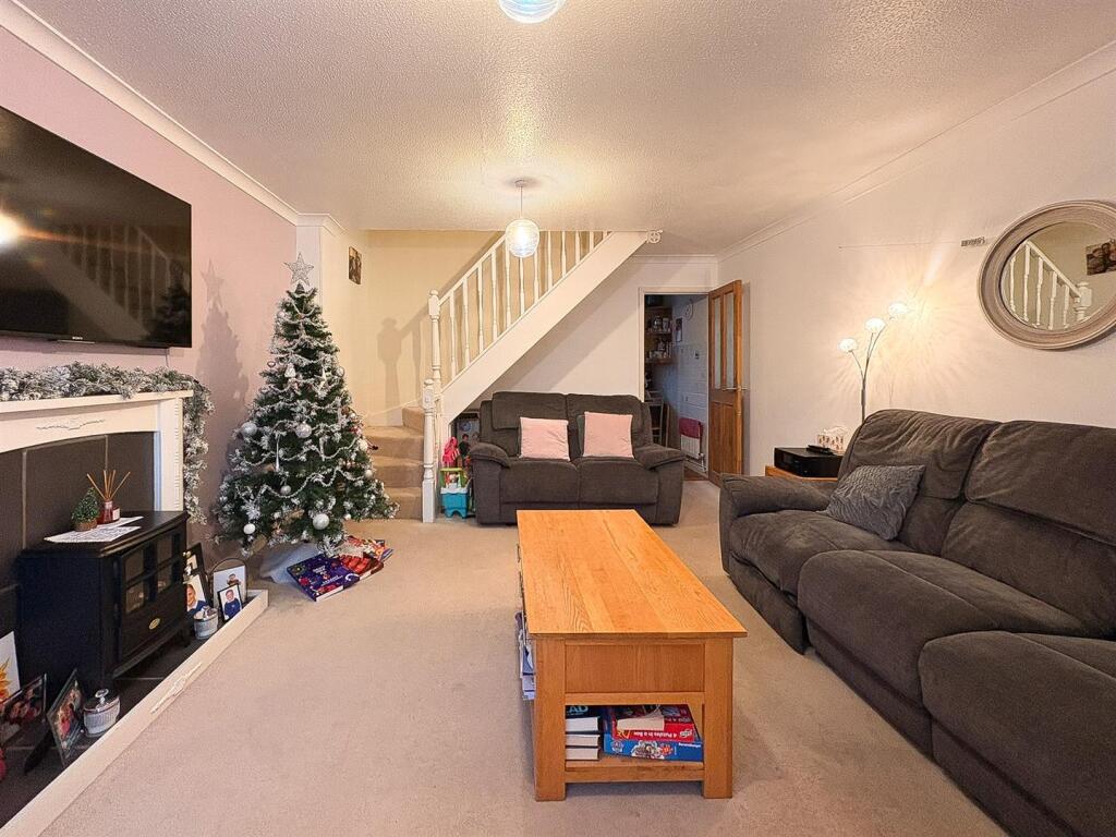 Burdocks Drive, Burgess Hill photo 3
