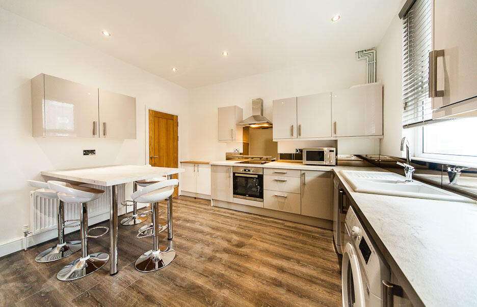 6 bedroom terraced house for rent