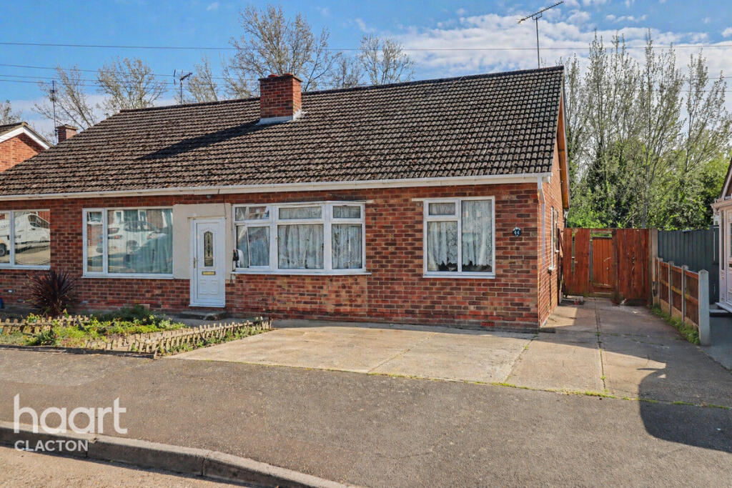 2-bed semi-detached on Ramplings Avenue, Clacton On Sea, £200,000