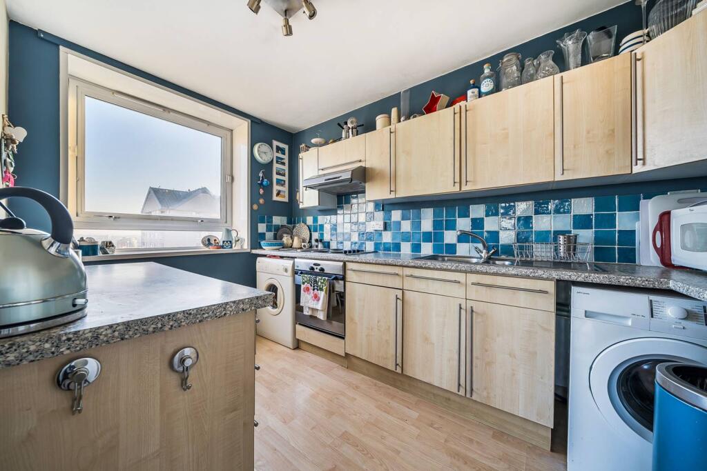 Main image of property: Knighthead Point, Docklands, London, E14