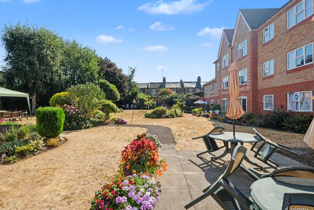Apartment in Chelmsford, Moulsham - More