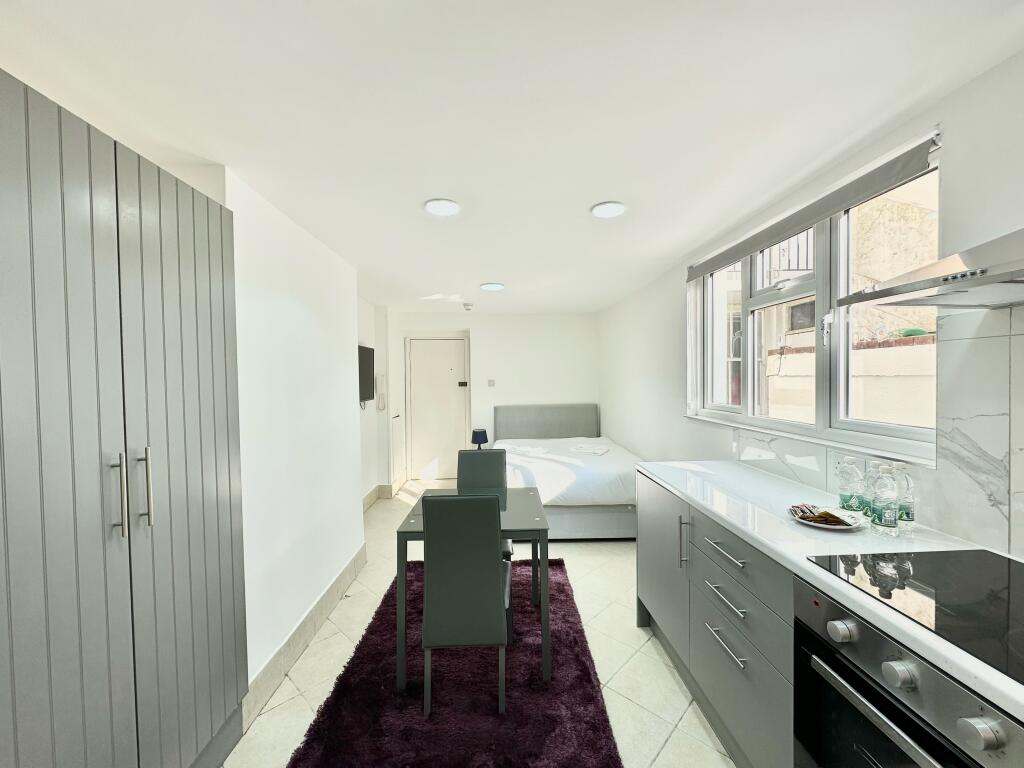 Apartment in London, Earl's Court - View 2
