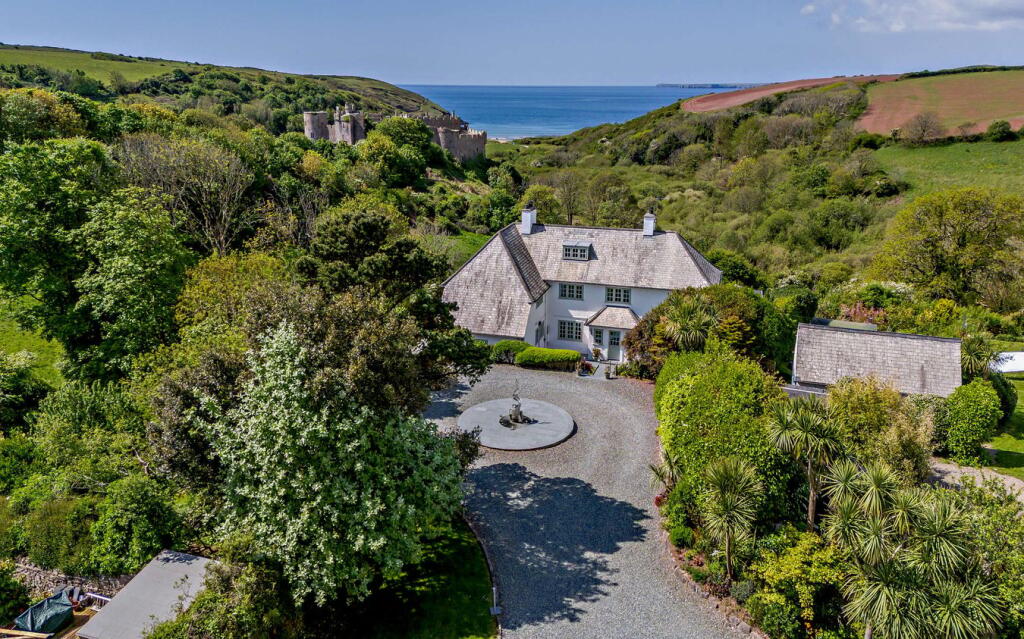 Main image of property:  Manorbier, SA70
