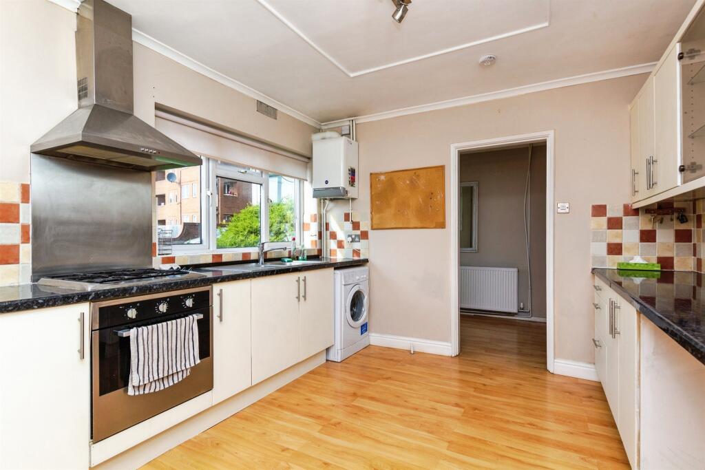 Abbots Grove, Off Bedwell Crescent, Stevenage photo 3